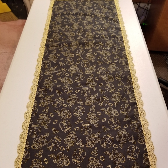 Handmade Table Runner/Centerpiece Set - Picture 4 of 6